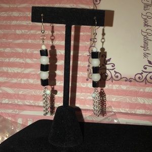 🔥🔥 Black and white earrings